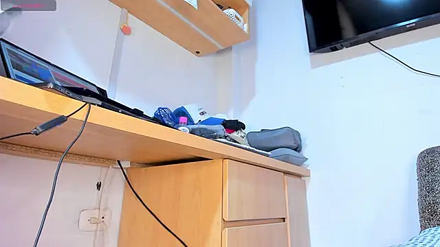 Snapshot of MikeMiller2 chatting on 09/30/25, 06:18 MikeMiller2 online show from 09/30/25, 06:18