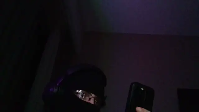 Snapshot of zvirboi chatting on 10/29/25, 01:41 zvirboi online show from 10/29/25, 01:41