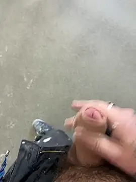 Snapshot of RenaudS-02 chatting on 12/06/24, 11:44 RenaudS-02 online show from 12/06/24, 11:44