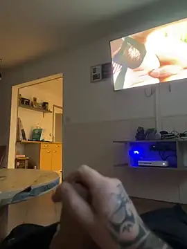 Snapshot of RenaudS-02 chatting on 12/21/24, 03:31 RenaudS-02 online show from 12/21/24, 03:31