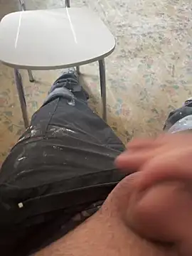 Snapshot of RenaudS-02 chatting on 02/12/25, 12:44 RenaudS-02 online show from 02/12/25, 12:44