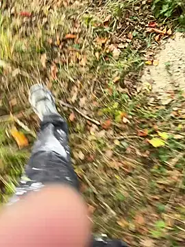 Snapshot of RenaudS-02 chatting on 10/16/25, 01:01 RenaudS-02 online show from 10/16/25, 01:01