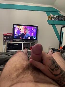 Snapshot of RenaudS-02 chatting on 10/27/25, 06:17 RenaudS-02 online show from 10/27/25, 06:17