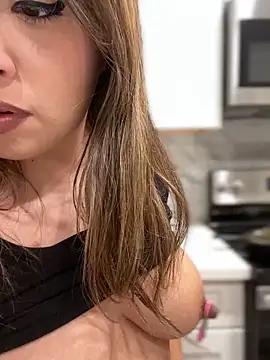 Snapshot of AriannaPena chatting on 02/27/25, 05:24 AriannaPena online show from 02/27/25, 05:24