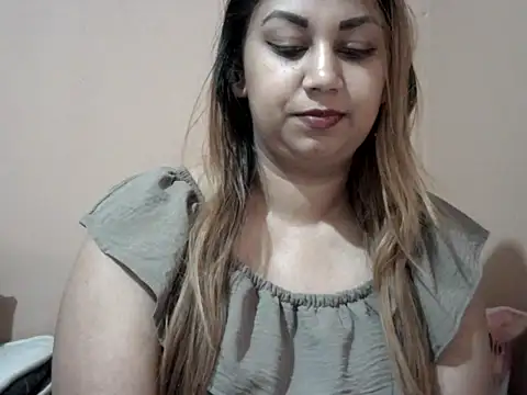 bellachow10 online show from 12/17/25, 11:38