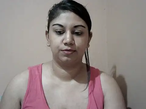 Snapshot of bellachow10 chatting on 04/23/26, 06:03 bellachow10 online show from 04/23/26, 06:03