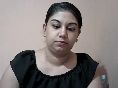 Snapshot of bellachow10 chatting on 06/12/26, 06:56 bellachow10 online show from 06/12/26, 06:56