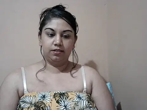 Snapshot of bellachow10 chatting on 07/17/26, 10:22 bellachow10 online show from 07/17/26, 10:22