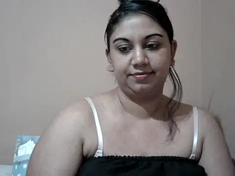Snapshot of bellachow10 chatting on 07/25/26, 04:15 bellachow10 online show from 07/25/26, 04:15