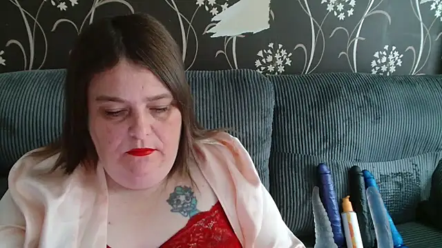 Snapshot of HouseWifeWhore_Milf chatting on 09/23/25, 12:19 HouseWifeWhore Milf online show from 09/23/25, 12:19