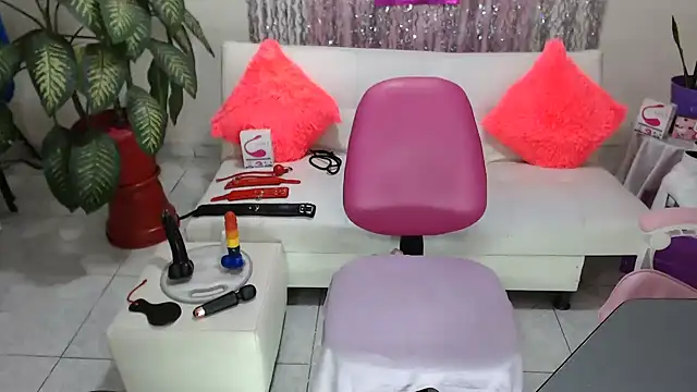 Snapshot of _pamelasam chatting on 03/01/25, 08:23 pamelasam online show from 03/01/25, 08:23