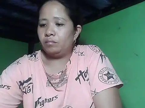 Snapshot of sweetlady_pinay chatting on 04/18/26, 12:58 sweetlady pinay online show from 04/18/26, 12:58