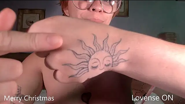 Snapshot of Lilmuh_ chatting on 12/19/24, 12:02 Lilmuh online show from 12/19/24, 12:02