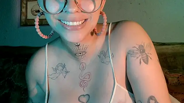 Snapshot of Lilmuh_ chatting on 02/26/25, 02:26 Lilmuh online show from 02/26/25, 02:26