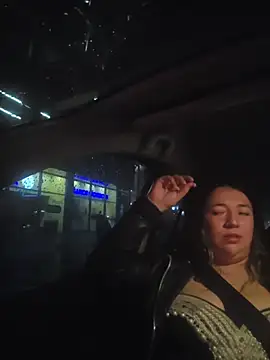 Snapshot of isabella_rossse chatting on 11/18/25, 11:59 isabella rossse online show from 11/18/25, 11:59