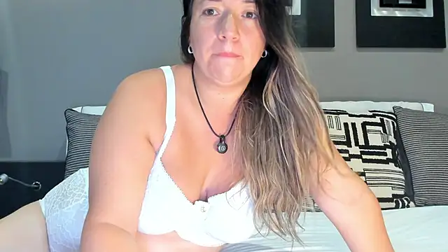 isabella rossse online show from 07/09/26, 04:05