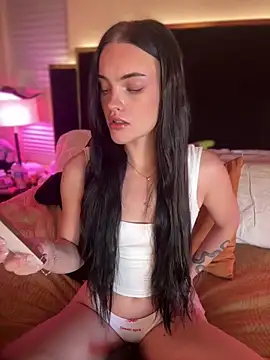 Snapshot of KarissaChantelle chatting on 06/20/26, 03:59 KarissaChantelle online show from 06/20/26, 03:59