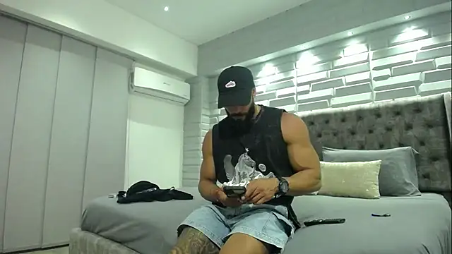 Snapshot of romeolovedark chatting on 02/19/25, 04:55 romeolovedark online show from 02/19/25, 04:55