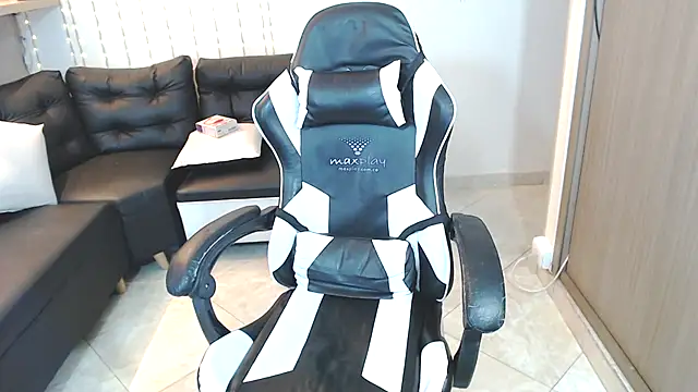 Snapshot of ximena22love chatting on 01/29/25, 01:48 ximena22love online show from 01/29/25, 01:48