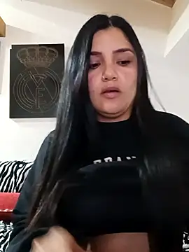 Snapshot of laura_dirtyhot chatting on 10/30/25, 05:35 laura dirtyhot online show from 10/30/25, 05:35