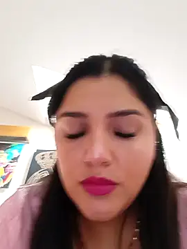 Snapshot of laura_dirtyhot chatting on 11/08/25, 11:10 laura dirtyhot online show from 11/08/25, 11:10