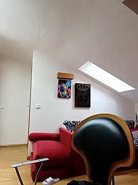 Snapshot of laura_dirtyhot chatting on 11/10/25, 08:02 laura dirtyhot online show from 11/10/25, 08:02