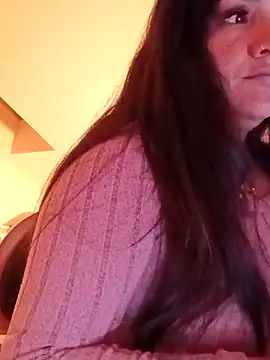 Snapshot of laura_dirtyhot chatting on 11/14/25, 11:35 laura dirtyhot online show from 11/14/25, 11:35