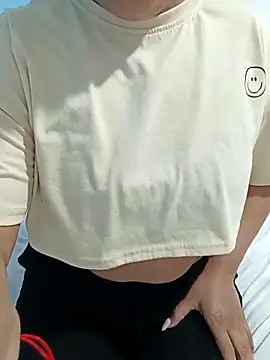 Snapshot of laura_dirtyhot chatting on 03/02/26, 08:32 laura dirtyhot online show from 03/02/26, 08:32