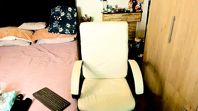 Xiimen online show from 03/11/25, 04:29