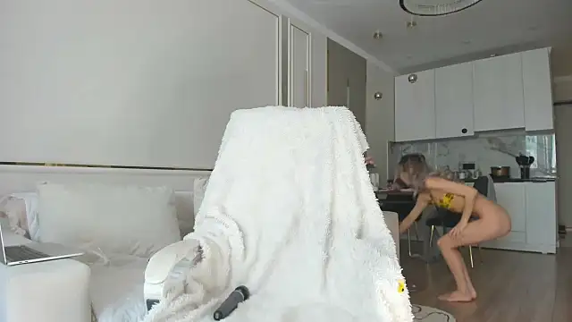 Snapshot of Pupasui02 chatting on 12/05/25, 06:55 Pupasui02 online show from 12/05/25, 06:55