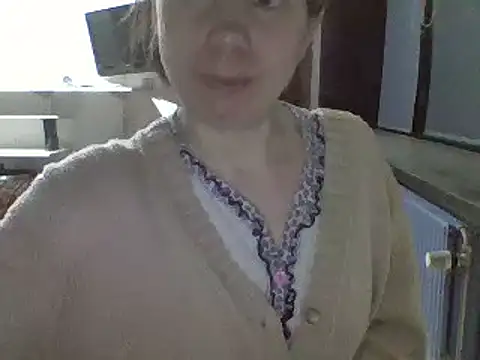 Snapshot of Moi_Lina chatting on 12/28/24, 12:04 Moi Lina online show from 12/28/24, 12:04
