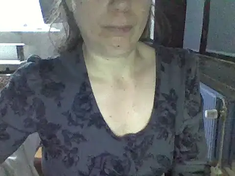 Snapshot of Moi_Lina chatting on 10/05/25, 10:07 Moi Lina online show from 10/05/25, 10:07