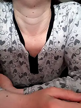 Snapshot of Moi_Lina chatting on 10/10/25, 11:42 Moi Lina online show from 10/10/25, 11:42