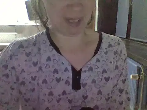 Snapshot of Moi_Lina chatting on 10/17/25, 09:39 Moi Lina online show from 10/17/25, 09:39