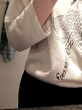 Moi Lina online show from 12/21/25, 12:45