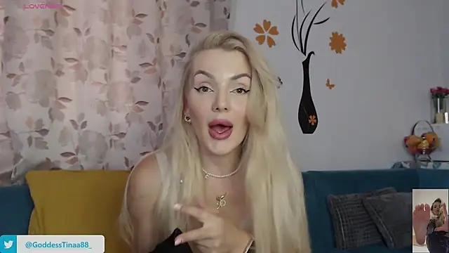 Snapshot of Goddess_Tina chatting on 09/20/25, 02:51 Goddess Tina online show from 09/20/25, 02:51