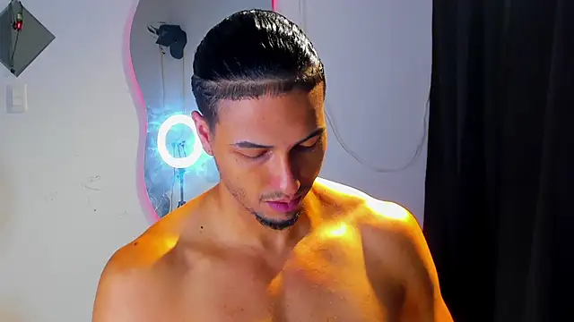 Snapshot of Kris_Khalifa69 chatting on 09/17/25, 03:35 Kris Khalifa69 online show from 09/17/25, 03:35