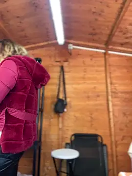 Snapshot of DaisyVibesss chatting on 12/26/24, 10:59 DaisyVibesss online show from 12/26/24, 10:59