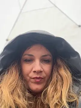 Snapshot of DaisyVibesss chatting on 02/16/25, 10:54 DaisyVibesss online show from 02/16/25, 10:54