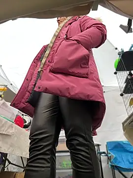 Snapshot of DaisyVibesss chatting on 02/23/25, 10:06 DaisyVibesss online show from 02/23/25, 10:06