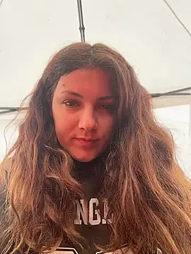 DaisyVibesss online show from 04/12/26, 09:03