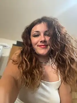 Snapshot of DaisyVibesss chatting on 07/19/26, 01:04 DaisyVibesss online show from 07/19/26, 01:04