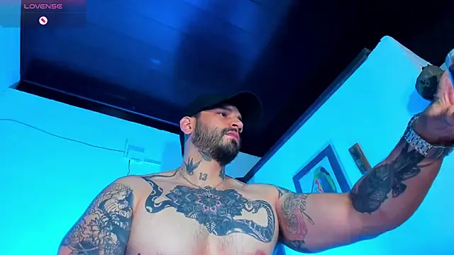 Snapshot of CamiloGray_ chatting on 01/13/25, 08:26 CamiloGray online show from 01/13/25, 08:26