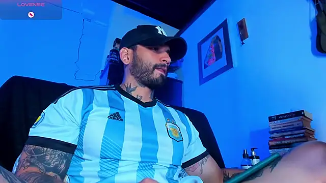 Snapshot of CamiloGray_ chatting on 01/22/25, 01:32 CamiloGray online show from 01/22/25, 01:32