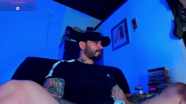 Snapshot of CamiloGray_ chatting on 01/23/25, 01:24 CamiloGray online show from 01/23/25, 01:24