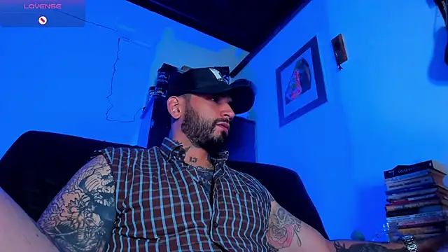 Snapshot of CamiloGray_ chatting on 01/24/25, 06:46 CamiloGray online show from 01/24/25, 06:46