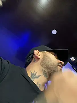 Snapshot of CamiloGray_ chatting on 01/28/25, 01:49 CamiloGray online show from 01/28/25, 01:49