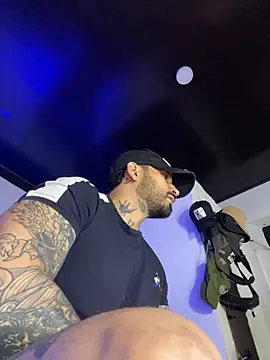 Snapshot of CamiloGray_ chatting on 01/29/25, 01:07 CamiloGray online show from 01/29/25, 01:07