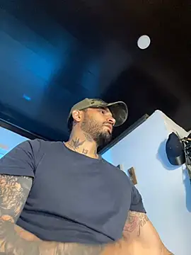 Snapshot of CamiloGray_ chatting on 01/31/25, 02:07 CamiloGray online show from 01/31/25, 02:07