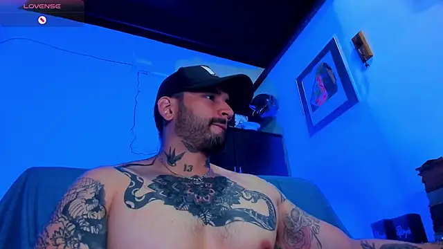 Snapshot of CamiloGray_ chatting on 02/02/25, 01:08 CamiloGray online show from 02/02/25, 01:08